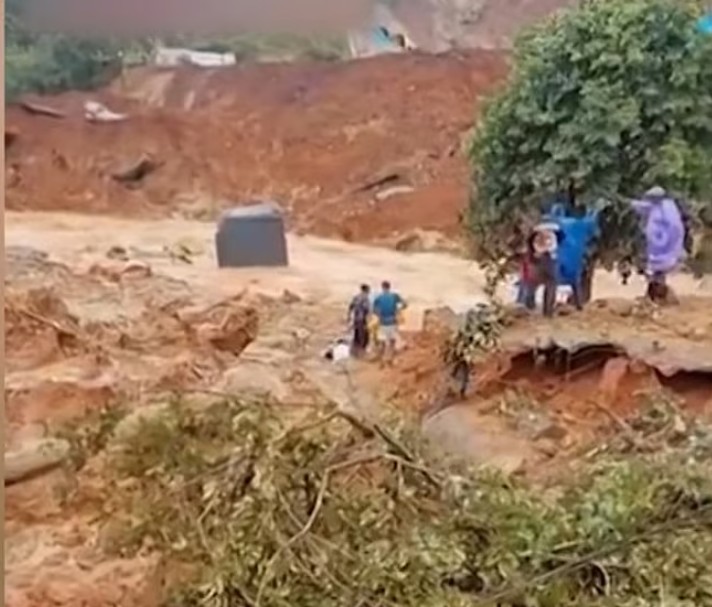 വയനാട് തുരങ്കപാത നിർമാണസ്ഥലത്തിന് സമീപം വന്‍ മണ്ണിടിച്ചില്‍; നിരവധി പേര്‍ കുടുങ്ങിയതായി സംശയം