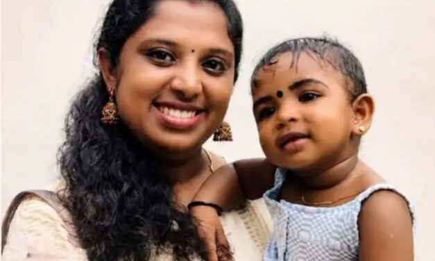സ്വകാര്യ ബസും കാറും കൂട്ടിയിടിച്ച് അപകടം; അമ്മയക്ക്‌ പിന്നാലെ മകളും മരിച്ചു