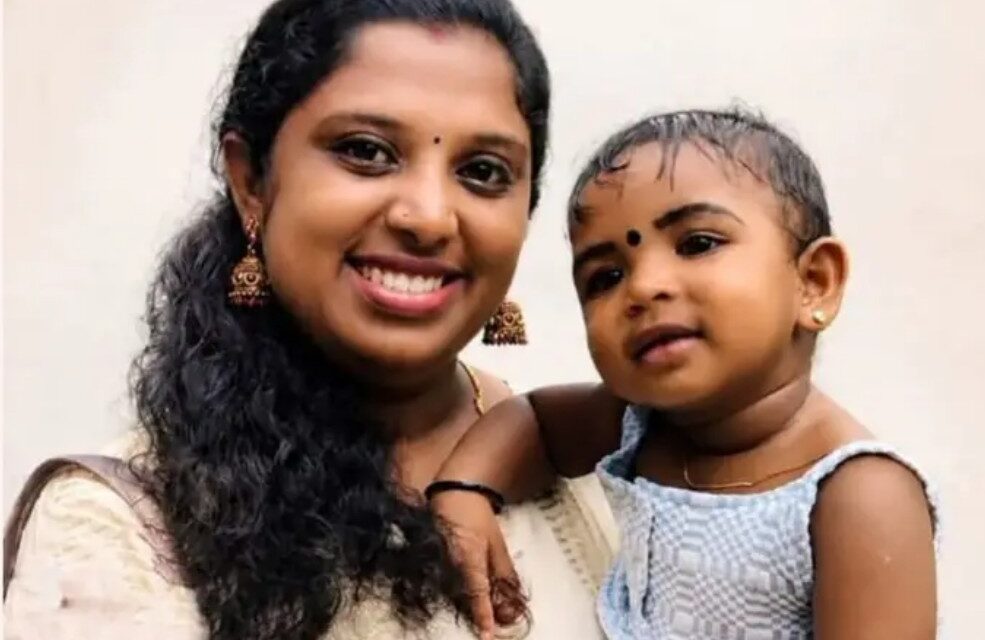 സ്വകാര്യ ബസും കാറും കൂട്ടിയിടിച്ച് അപകടം; അമ്മയക്ക്‌ പിന്നാലെ മകളും മരിച്ചു