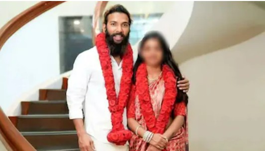 ‘കുംഭമേള വൈറല്‍ പെണ്‍കുട്ടി എവിടെയെന്ന് അറിയില്ല’, പെൺകുട്ടിക്ക് തിരിച്ചടി; പൊലീസ് സംരക്ഷണം ഹൈക്കോടതി റദ്ദാക്കി
