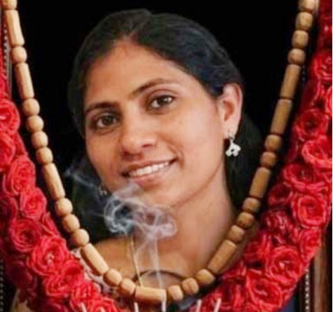 യുകെയില്‍ നാലാമത്തെ കുഞ്ഞിനെ പ്രസവിച്ചു വീട്ടിലെത്തിയ മലയാളി യുവതിയ്ക്ക് ദാരുണ മരണം : നഴ്‌സ് ചിഞ്ചുവിന്റെ മരണത്തില്‍ നടുങ്ങി ബന്ധുക്കളും  സുഹൃത്തുക്കള്‍