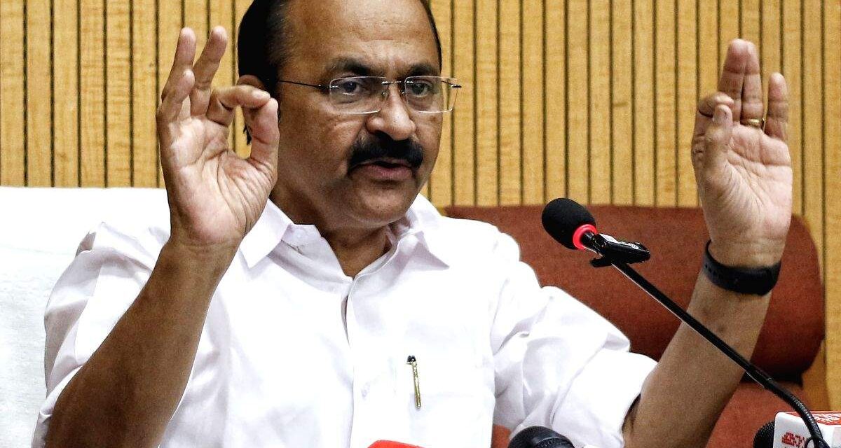 മുഖ്യമന്ത്രി വിഡി സതീശന്റെ കൊച്ചിയിലേക്കുള്ള ഹെലികോപ്റ്റർ യാത്രയിൽ രൂക്ഷ വിമർശനവുമായി മുൻ മന്ത്രി എംബി രാജേഷ്