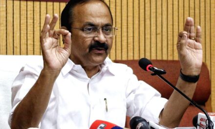 മുഖ്യമന്ത്രി വിഡി സതീശന്റെ കൊച്ചിയിലേക്കുള്ള ഹെലികോപ്റ്റർ യാത്രയിൽ രൂക്ഷ വിമർശനവുമായി മുൻ മന്ത്രി എംബി രാജേഷ്