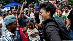 പാറ്റകൾ പറന്നു, ഇന്ദ്രപ്രസ്ഥം ഇളകി,  രാഷ്ട്രീയ പാർട്ടികൾക്ക് താക്കീത്, യുവശക്തിയെ വിഗണിക്കരുത്
