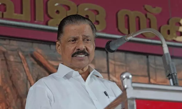 പുറത്തുപറയാൻ കഴിയാത്ത ഏത് ഡീലിന്റെ ഭാഗമായാണ് മുഖ്യമന്ത്രി ഹെലികോപ്‌ടറിൽ പോയതെന്ന് സിപിഎം സംസ്ഥാന സെക്രട്ടറി എം വി ഗോവിന്ദൻ