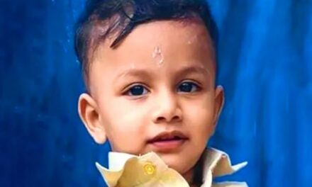 റെയിൽവേ പാളത്തിലേക്ക് മുട്ടിൽ ഇഴഞ്ഞുകയറിയ ഒന്നരവയസുകാരൻ ട്രെയിൻ തട്ടി മരിച്ചു