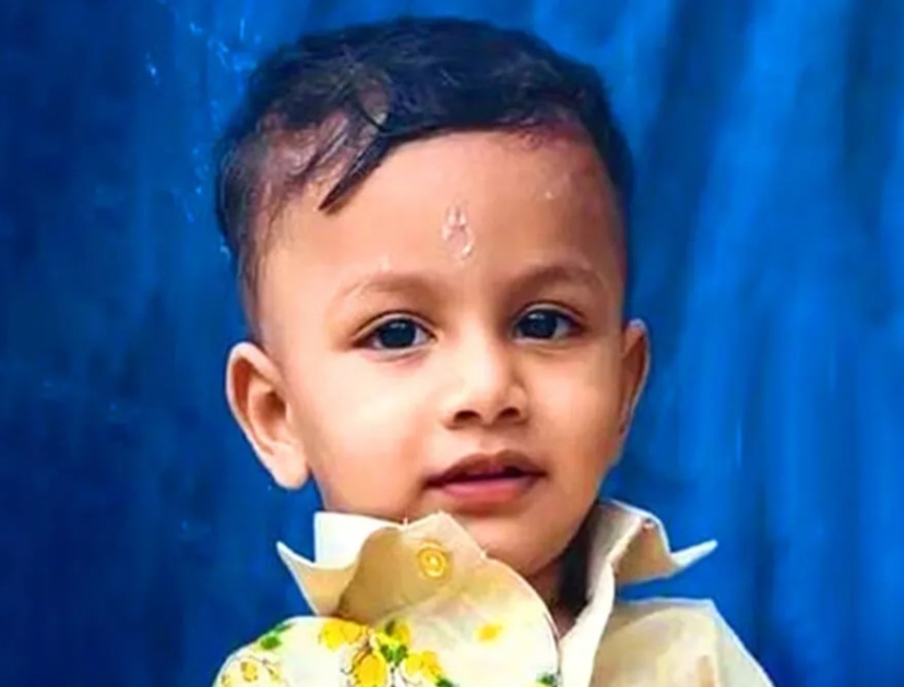 റെയിൽവേ പാളത്തിലേക്ക് മുട്ടിൽ ഇഴഞ്ഞുകയറിയ ഒന്നരവയസുകാരൻ ട്രെയിൻ തട്ടി മരിച്ചു