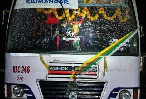 പ്രിയദര്‍ശിനി ബസുകൾക്ക് നേരെ കല്ലേറ്