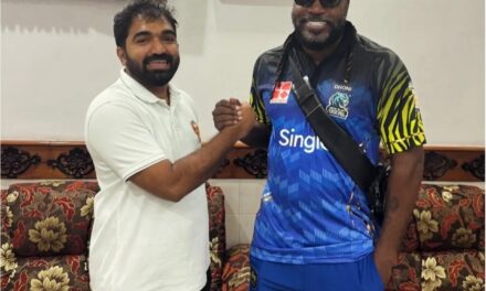 വെസ്റ്റിൻഡീസ് ഇതിഹാസ ക്രിക്കറ്റർ ക്രിസ് ഗെയ്ൽ പുതുപ്പള്ളിയിൽ