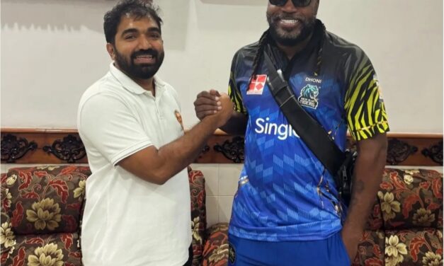 വെസ്റ്റിൻഡീസ് ഇതിഹാസ ക്രിക്കറ്റർ ക്രിസ് ഗെയ്ൽ പുതുപ്പള്ളിയിൽ