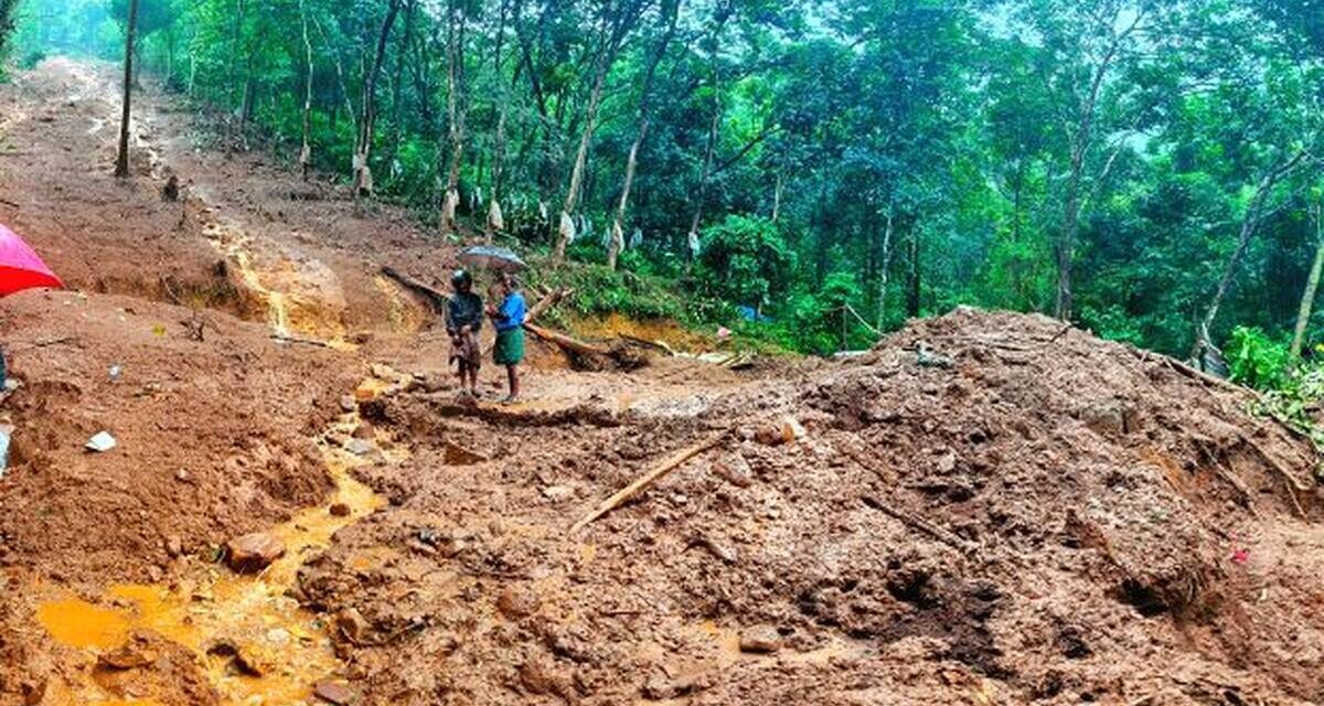 പെരുമഴയില്‍ ജാഗ്രതയും മുന്നറിയിപ്പും പിഴച്ചു, കുട്ടികളെ സുരക്ഷിതരാക്കാന്‍ അവധി നല്‍കുന്നതിനും പാളി, വെളളത്തില്‍ മുങ്ങിയ ശേഷം രാവിലെ അറിയിപ്പ്
