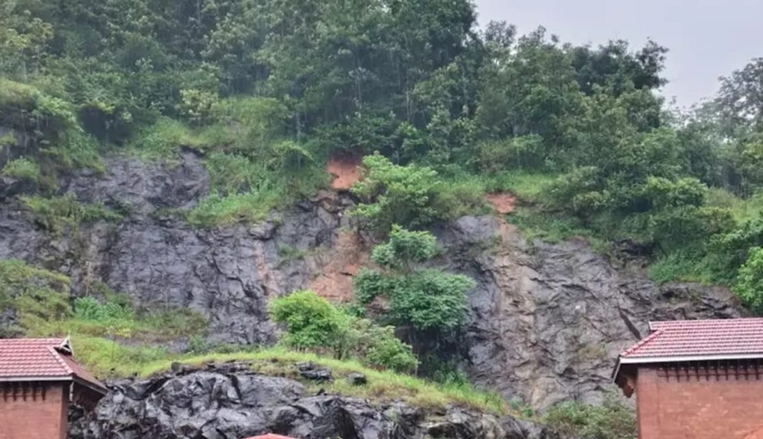 കുതിരാന്‍ തുരങ്കത്തിനു മുകളില്‍ നേരിയ മണ്ണിടിച്ചില്‍