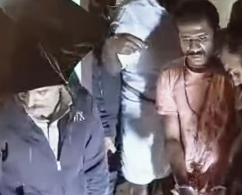 ഇടുക്കിയിൽ ക്രൂര കൊലപാതകം, അച്ഛനെയും അമ്മയെയും കൊന്ന ശേഷം ദൃശ്യങ്ങൾ ബന്ധുവിന് അയച്ചു; ആന്തരിക അവയവങ്ങൾ പുറത്തുവന്ന നിലയിൽ: പ്രതി മദ്യലഹരിയിൽ