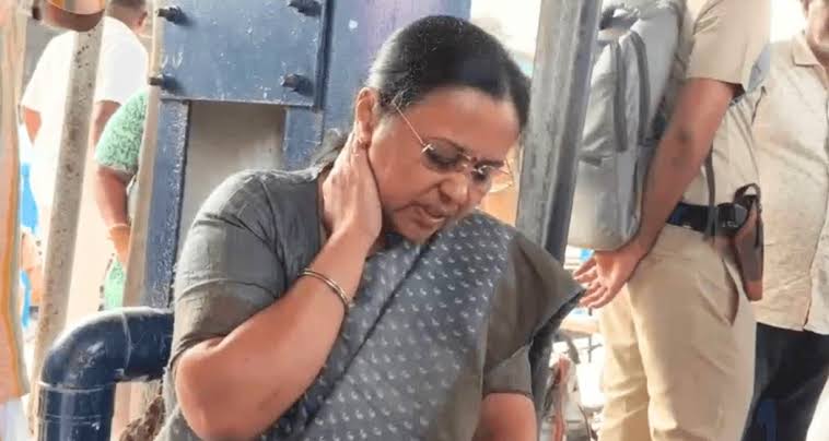പിണറായിയുടെ രക്ഷാപ്രവര്‍ത്തനത്തിന് പിന്നാലെ വീണാ ജോര്‍ജിനെതിരായ കരിങ്കൊടി പ്രകടന കേസും അന്വേഷിക്കുന്നു