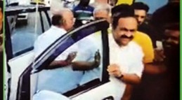 പരിപാടിയില്‍ നിന്നും പിന്മാറി, ശ്രീകാര്യത്ത് മുഖ്യമന്ത്രിയെ വഴിയില്‍ തടഞ്ഞു കോണ്‍ഗ്രസ് പ്രതിഷേധം