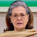 വന്ദേമാതരത്തെ അപമാനിച്ചെന്നാരോപിച്ച് മുതിർന്ന കോൺഗ്രസ് നേതാവ് സോണിയാ ഗാന്ധിക്കെതിരെ പോലീസിൽ പരാതി