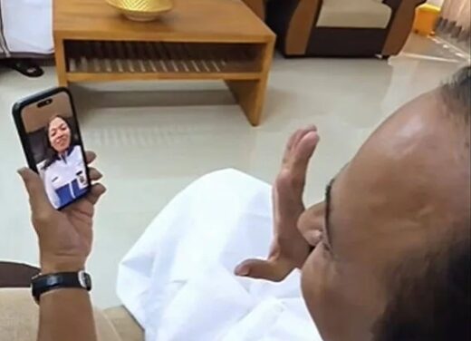 ഏഷ്യൻ ഗെയിംസിൽ ഷൂട്ടിംഗിൽ വെള്ളി മെഡൽ നേടിയ  വിദർശ കെ വിനോദിനെ മുഖ്യമന്ത്രി വിഡി സതീശൻ ഫോണിൽ വിളിച്ച് അഭിനന്ദിച്ചു