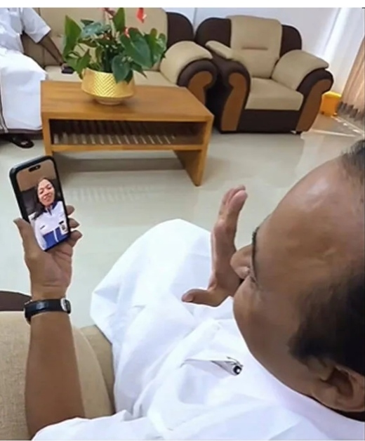 ഏഷ്യൻ ഗെയിംസിൽ ഷൂട്ടിംഗിൽ വെള്ളി മെഡൽ നേടിയ  വിദർശ കെ വിനോദിനെ മുഖ്യമന്ത്രി വിഡി സതീശൻ ഫോണിൽ വിളിച്ച് അഭിനന്ദിച്ചു