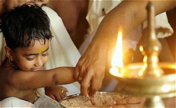 ഇന്ന് വിദ്യാരംഭം, അക്ഷര പ്രകാശത്തിലേക്ക് ആയിരക്കണക്കിന് കുരുന്നുകള്