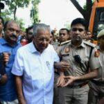 പിണറായിയെ മൂന്നര മണിക്കൂർ വട്ടംകറക്കി ദില്ലി പൊലീസ്, മരുന്നും ഭക്ഷണവും മുടങ്ങി; ഒടുവിൽ മന്ദിർ മാർഗ് പൊലീസ് സ്റ്റേഷനിലെത്തിച്ചു